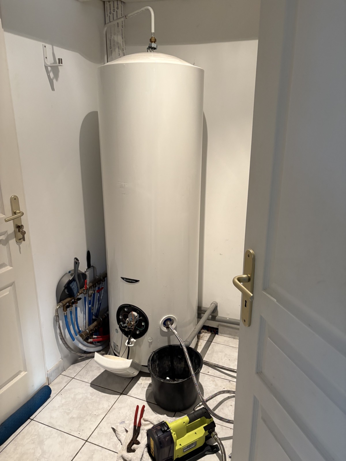 remplacement d’un ballon 300l hs sur saint caprais de bordeaux 33880