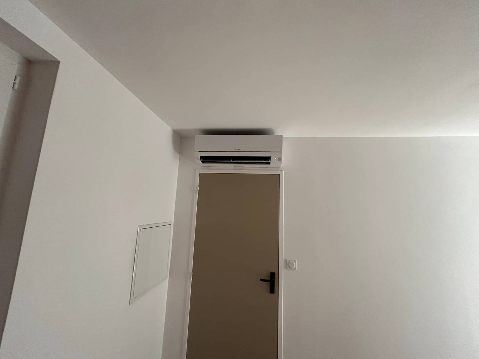 Pose d'une climatisation multisplit Mitsubishi pour un appartement à Latresne