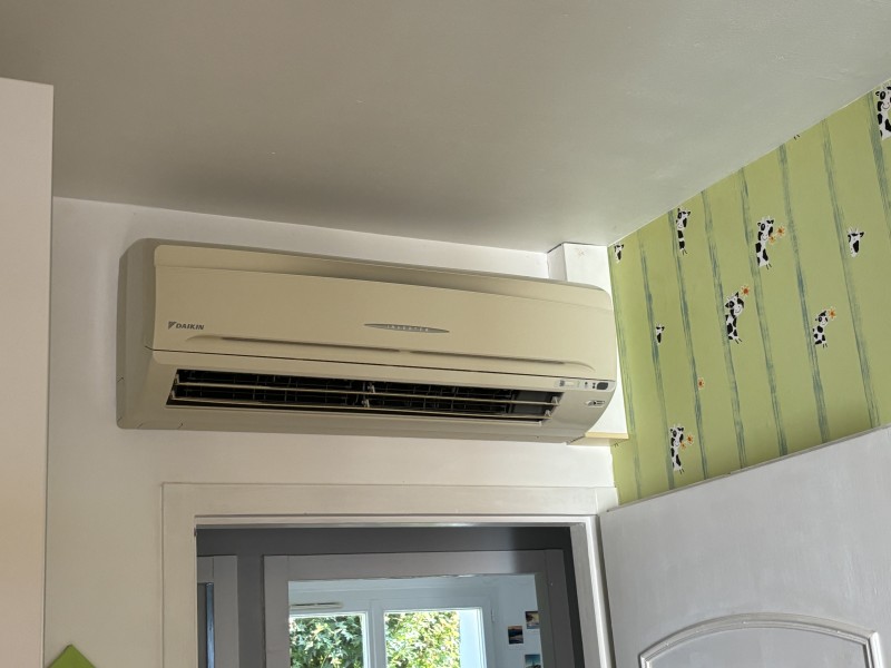 Entretien de plusieurs système de climatisation pour une maison à Saint Caprais de Bordeaux dans l'Entre Deux Mers