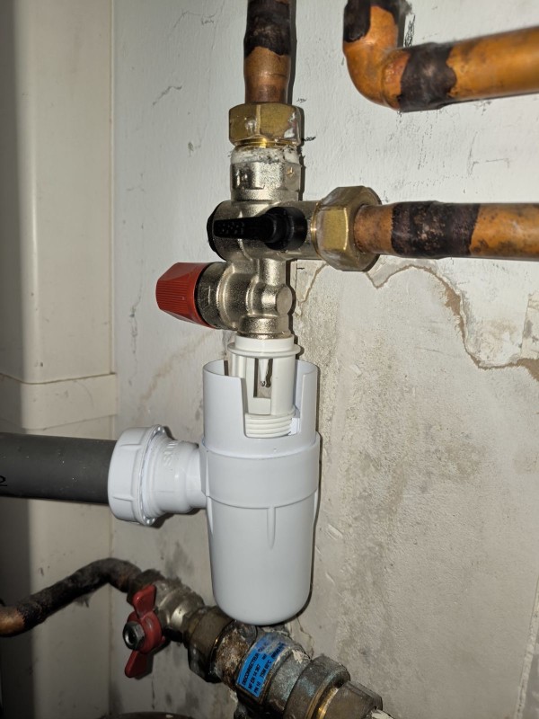  Remplacement d’un groupe de sécurités, défectueux sur une PAC Daikin à Sadirac 