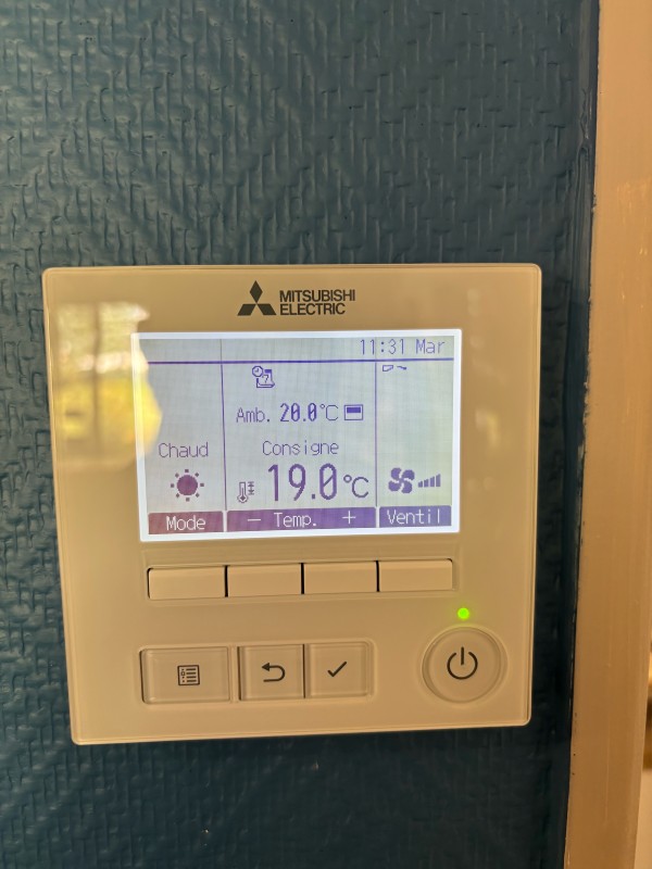 Installation et mise en service d’une climatisation pumy200 de chez Mitsubishi pour l’annexe de la mairie du Pyla en sous-traitance pour Serset 