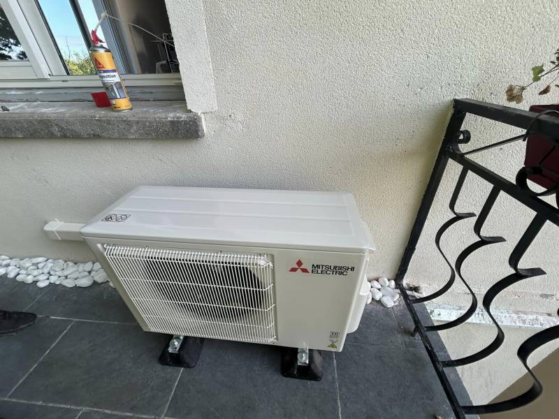 Pose d'une climatisation multisplit Mitsubishi pour un appartement à Latresne