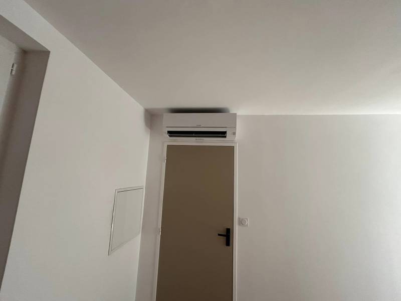 Pose d'une climatisation multisplit Mitsubishi pour un appartement à Latresne