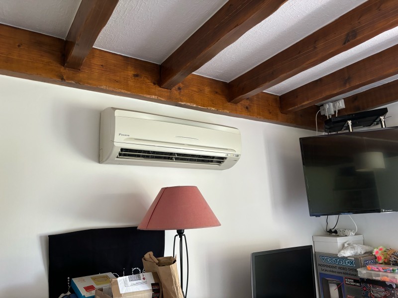 Entretien de plusieurs système de climatisation pour une maison à Saint Caprais de Bordeaux dans l'Entre Deux Mers