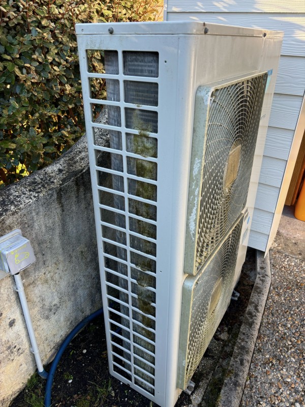 Entretien de plusieurs système de climatisation pour une maison à Saint Caprais de Bordeaux dans l'Entre Deux Mers