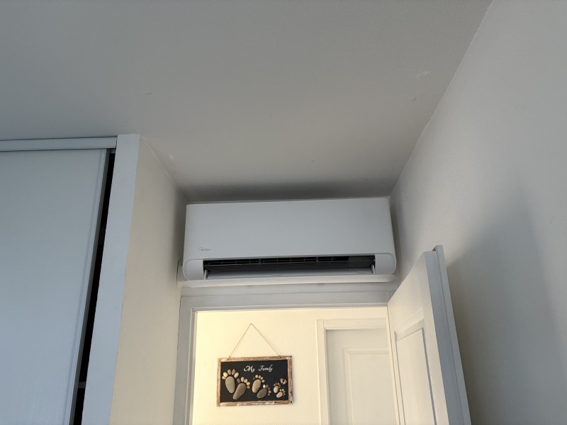 Installation d’un bi-split et d’un mono-split Midea Breezeless à Pian-Médoc