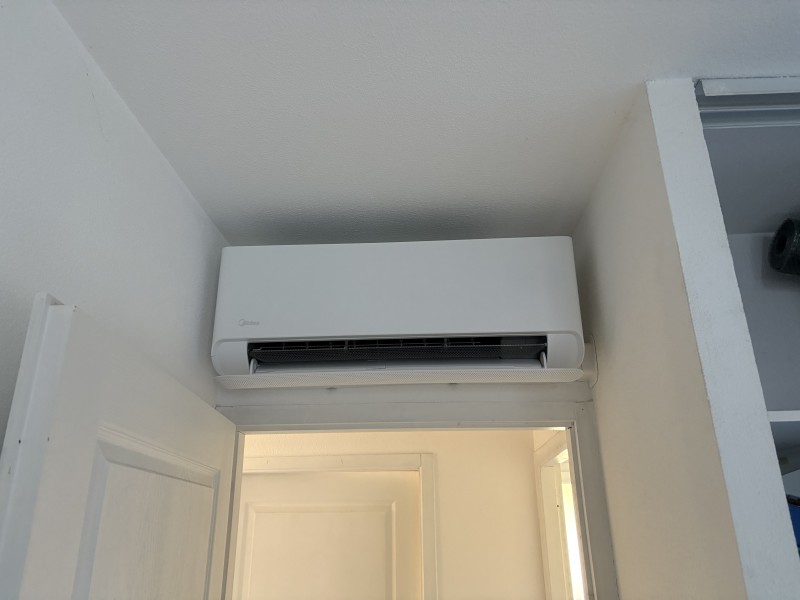 Installation d’un bi-split et d’un mono-split Midea Breezeless à Pian-Médoc