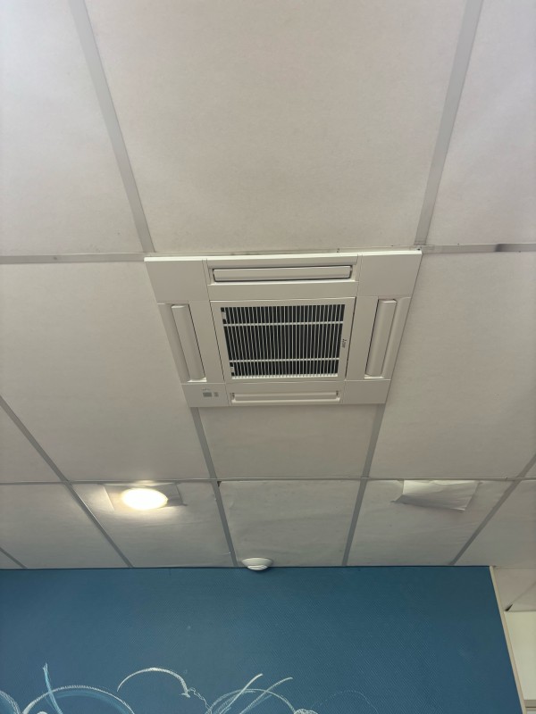 Installation et mise en service d’une climatisation pumy200 de chez Mitsubishi pour l’annexe de la mairie du Pyla en sous-traitance pour Serset 
