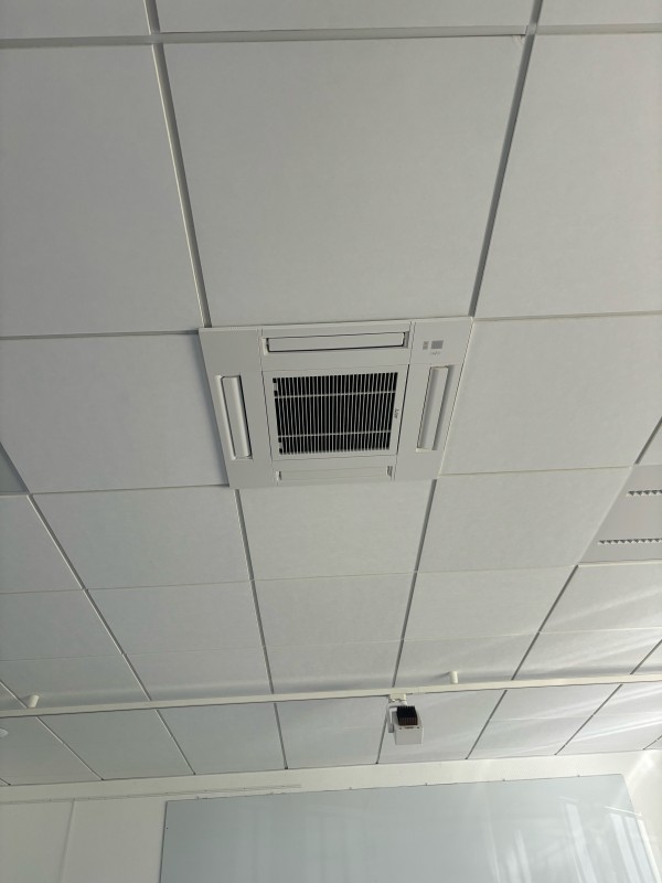 Installation et mise en service d’une climatisation pumy200 de chez Mitsubishi pour l’annexe de la mairie du Pyla en sous-traitance pour Serset 