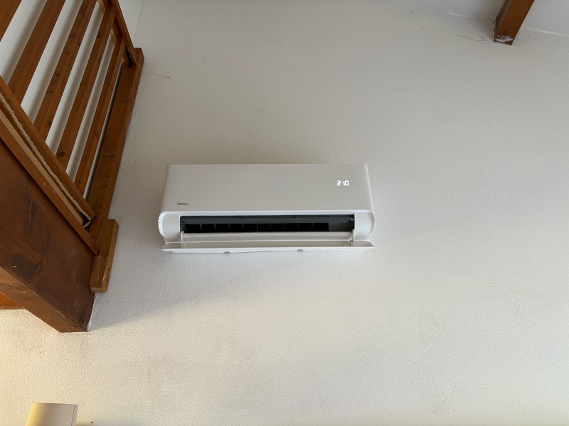 Installation d’un bi-split et d’un mono-split Midea Breezeless à Pian-Médoc