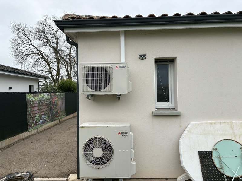  Pose d’une climatisation Mitsubishi HR50 sur la commune de Cambes 33880