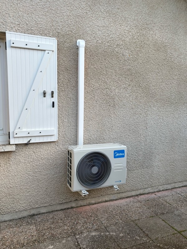 pose de deux mono split Midea sur st Médard en jalles 33